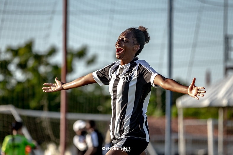 Ceará vence Fortaleza e se isola como líder do estadual