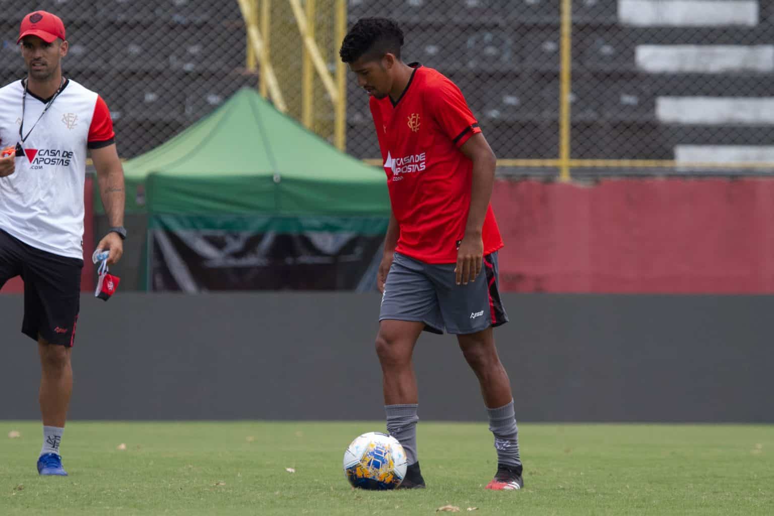 Vitória fortalece treino de olho no Ceará em função de jogo adiado