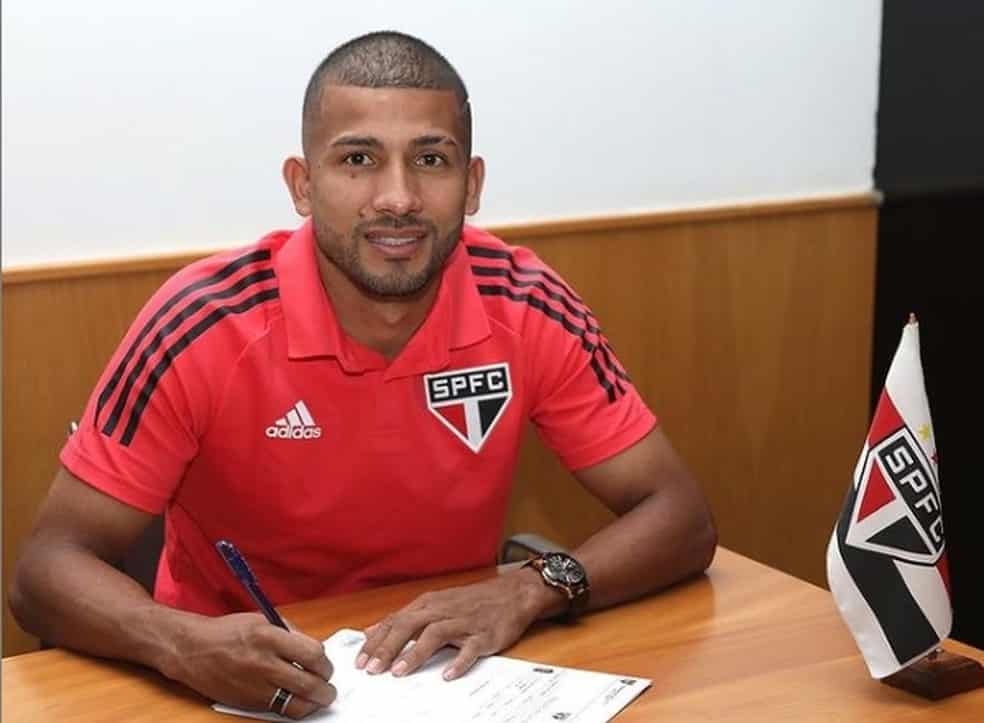 São Paulo renova contrato de Joao Rojas