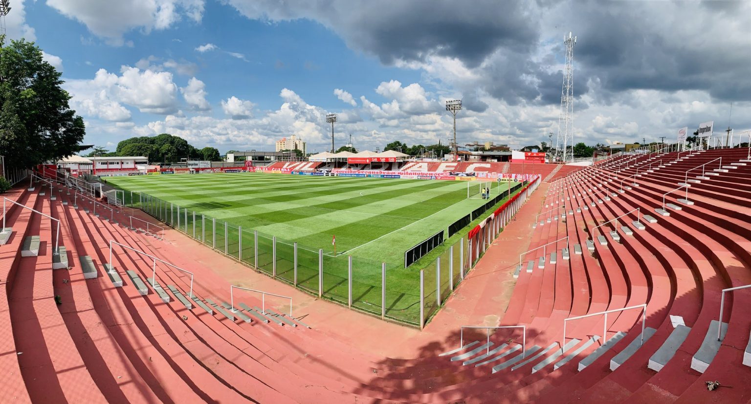 Campeonato Goiano: FGF reduz número de dirigentes nos estádios