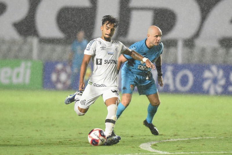 Ariel Holan elogia atuação de Lucas Lourenço, que deve ter mais oportunidades