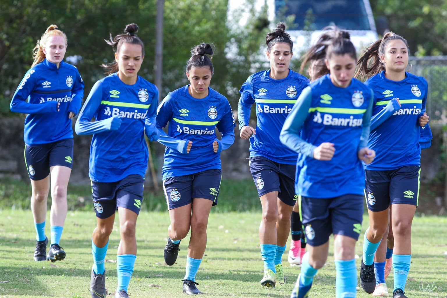 Gurias gremistas realizam último treino pré-jogo
