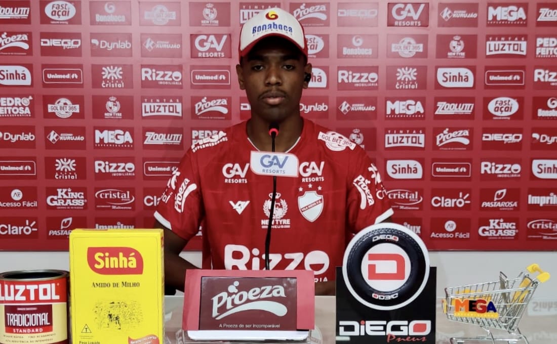 Alan Grafite é apresentado pelo Vila Nova e fala sobre apelido: “acabou pegando”