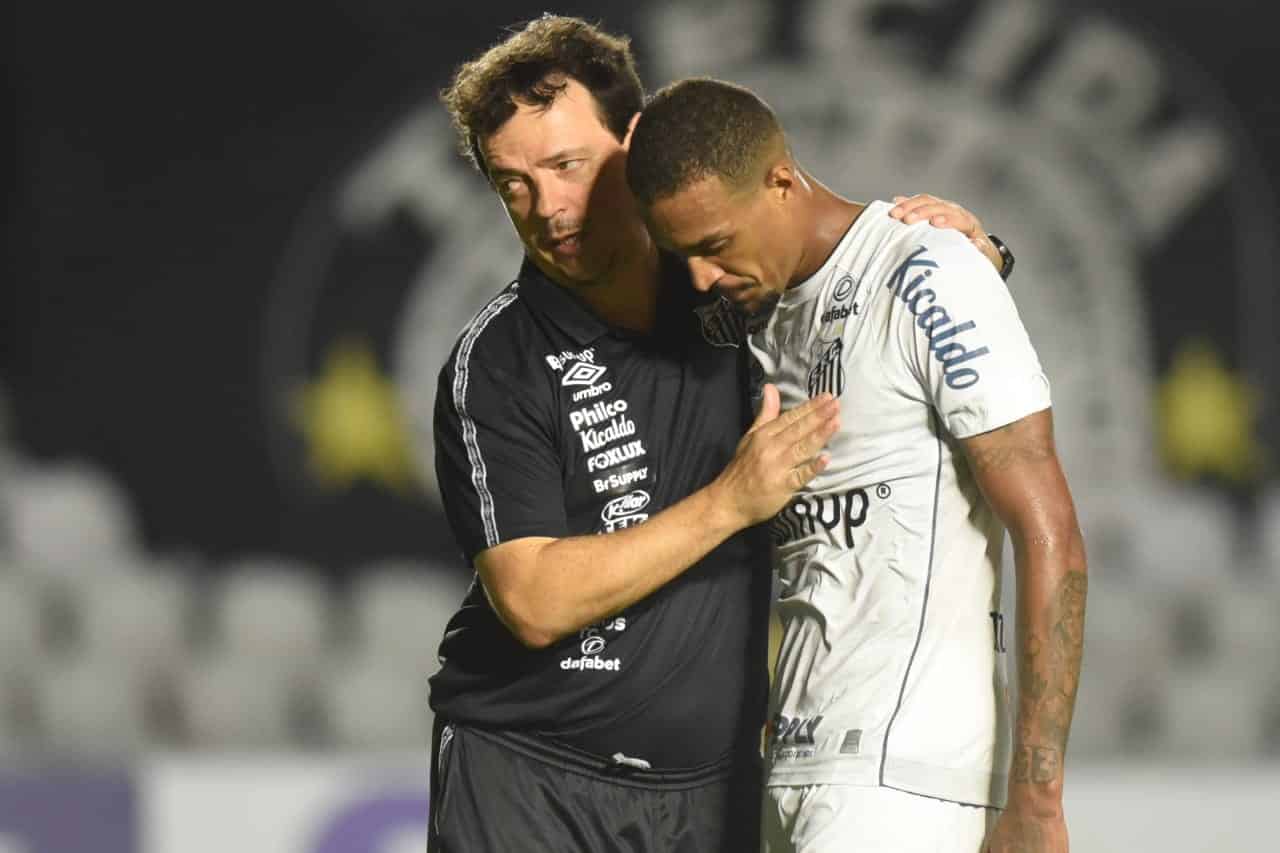 Diniz elogia setor defensivo do Santos: “É um trabalho coletivo”