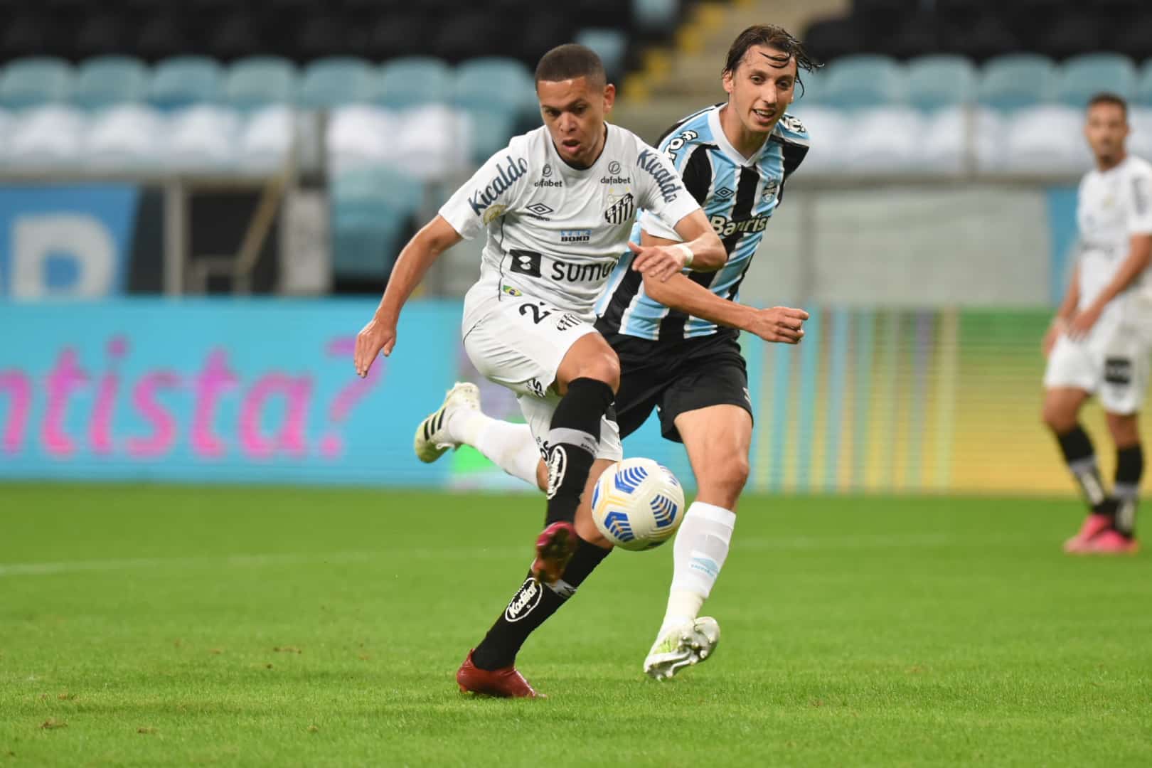 Fernando Diniz diz não estar surpreso com rendimento de Marcos Guilherme