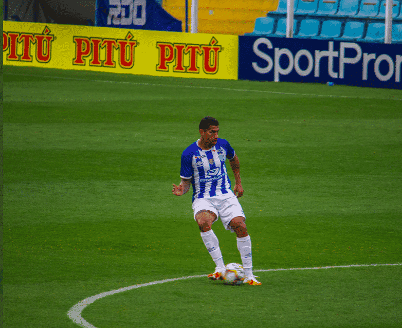 Ralf na Ponte Preta? O time tem conversas com jogador, ex-Corinthians, para Série B