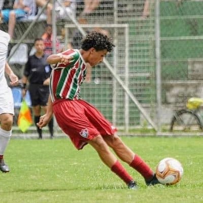 Fluminense firma contrato profissional com Vitor Tardelli