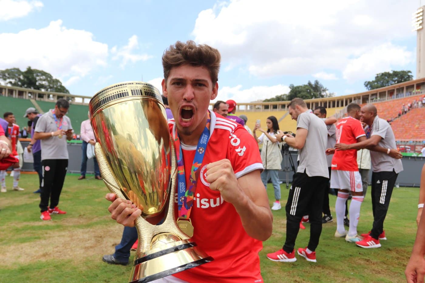 Vila Nova acerta empréstimo de lateral-direito do Internacional