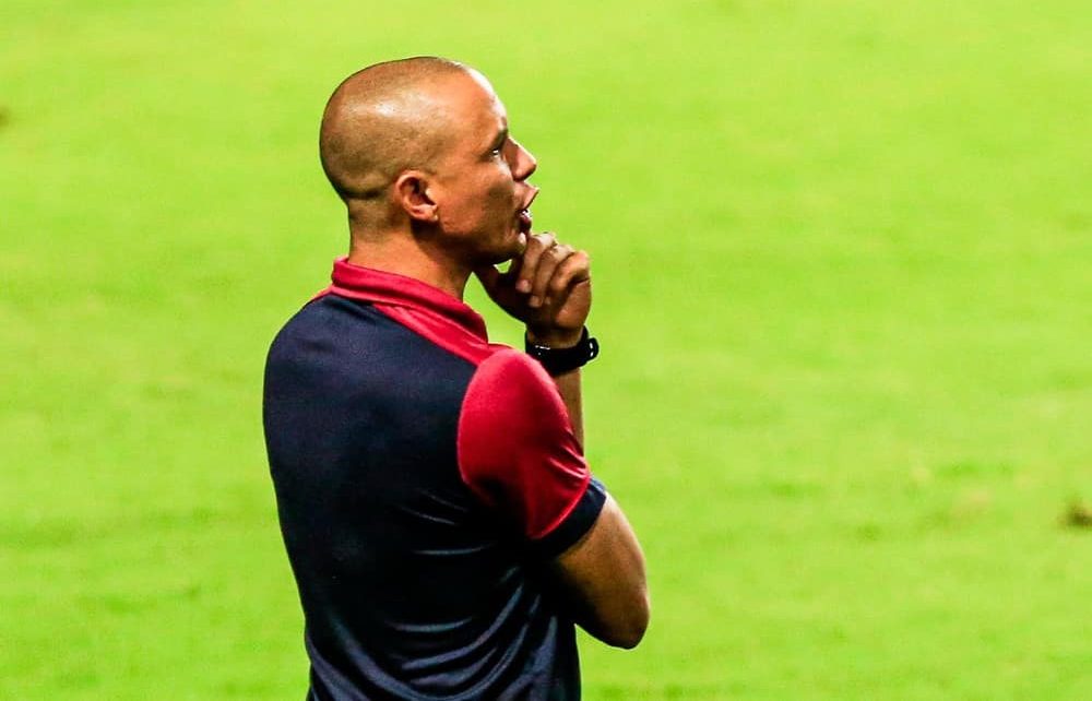 Depois de derrota para CRB, técnico do Vila Nova admite: “falhamos todos”