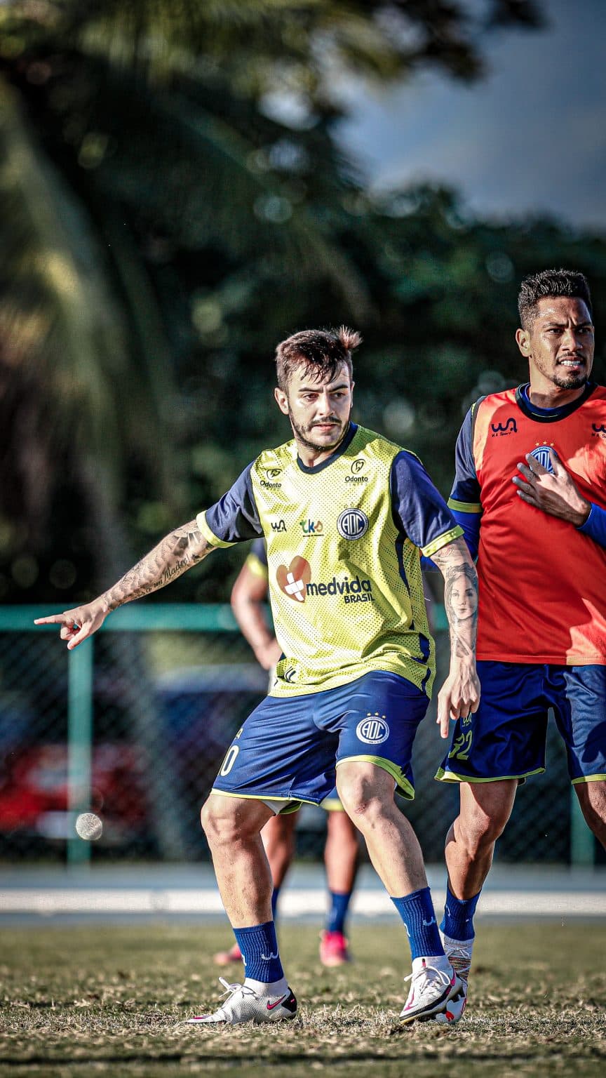 João Paulo fala sobre começo de história no Confiança
