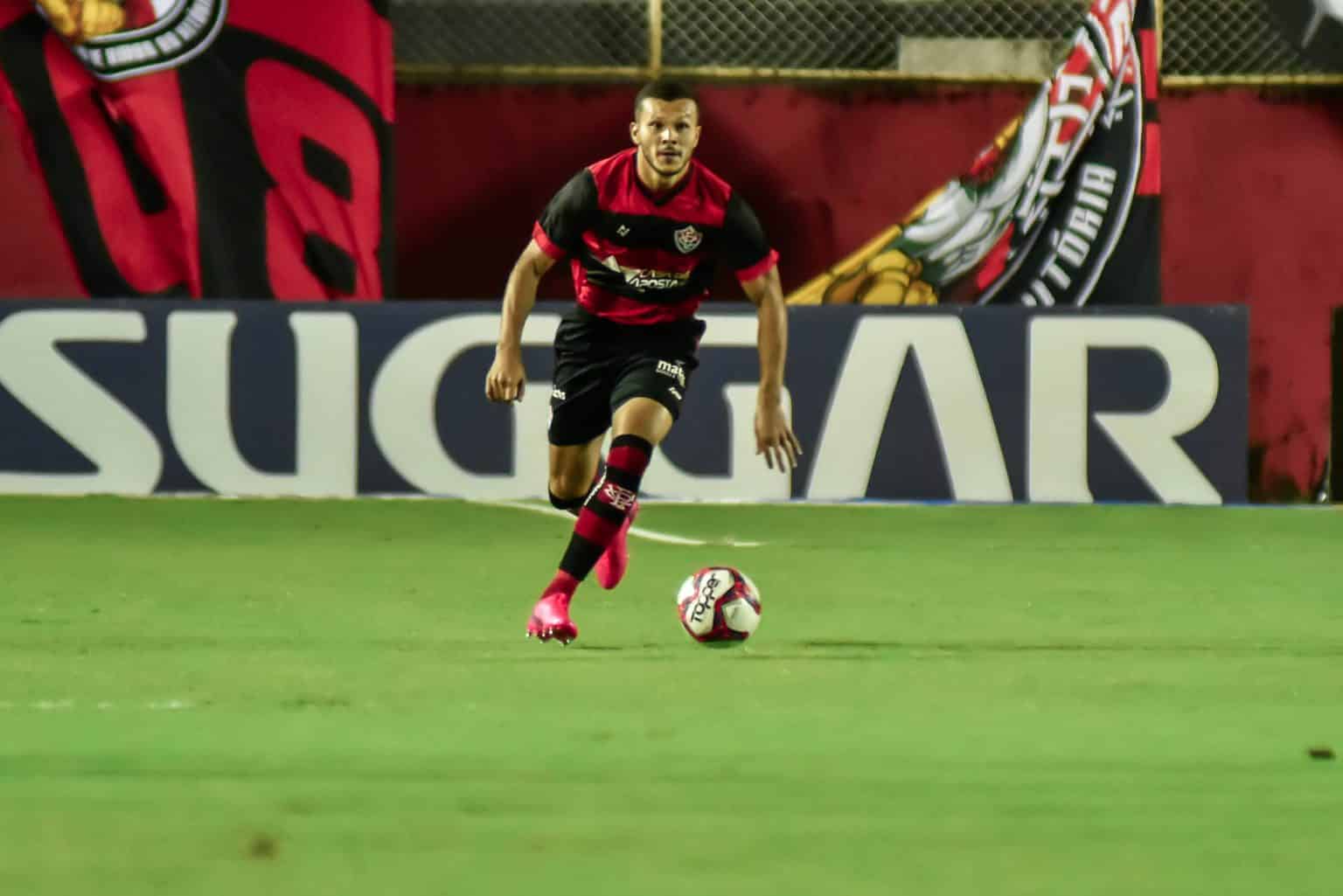 Thalisson comemora semana livre para estar 100% na zaga do Vitória