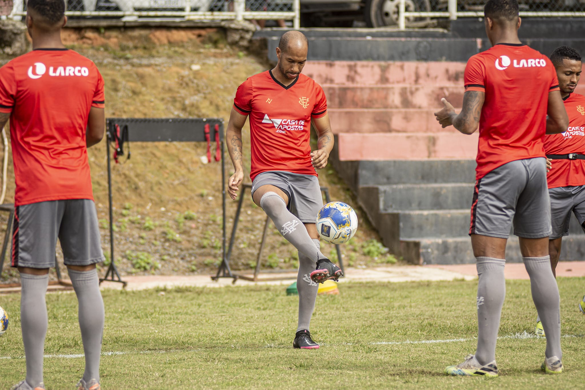 Vitória realiza penúltimo treino, sem Raul Prata, visando o Confiança