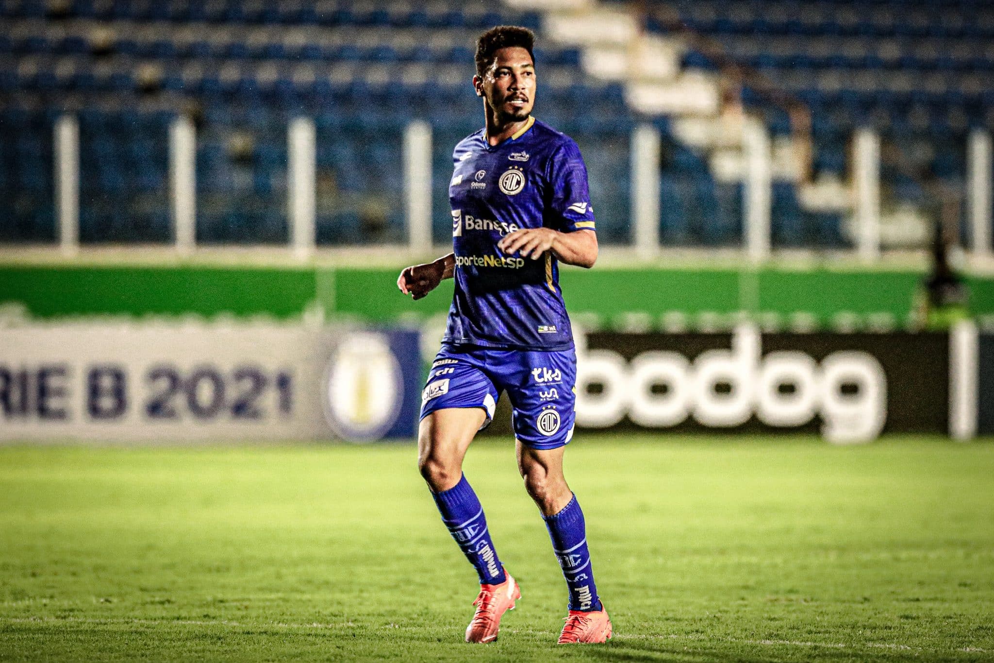 Hernane Brocador será desfalque por até oito semanas no Confiança. Entenda