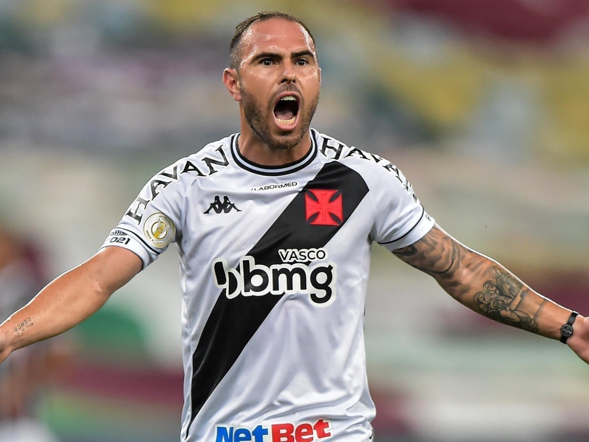 Vasco assina rescisão de Bruno César