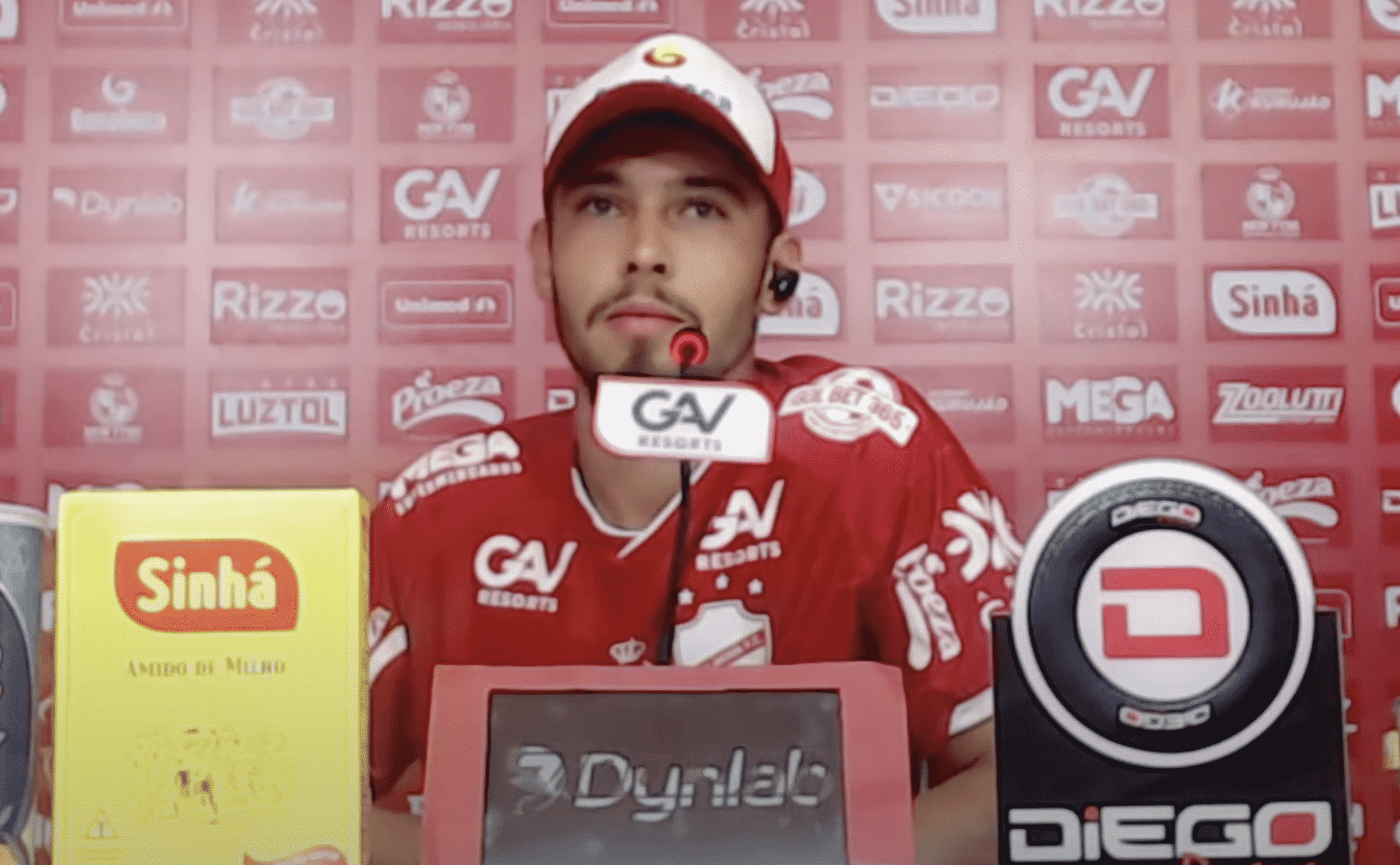 Sem vencer há quatro jogos, lateral do Vila Nova garante fim de jejum: “questão de tempo”