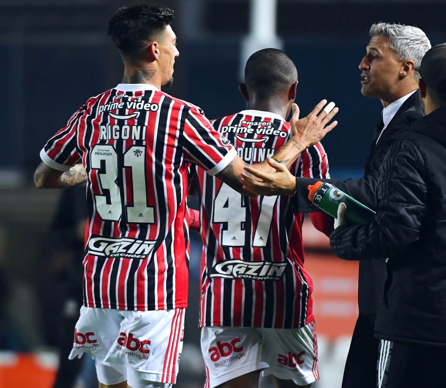 Crespo arrisca, e o São Paulo está classificado