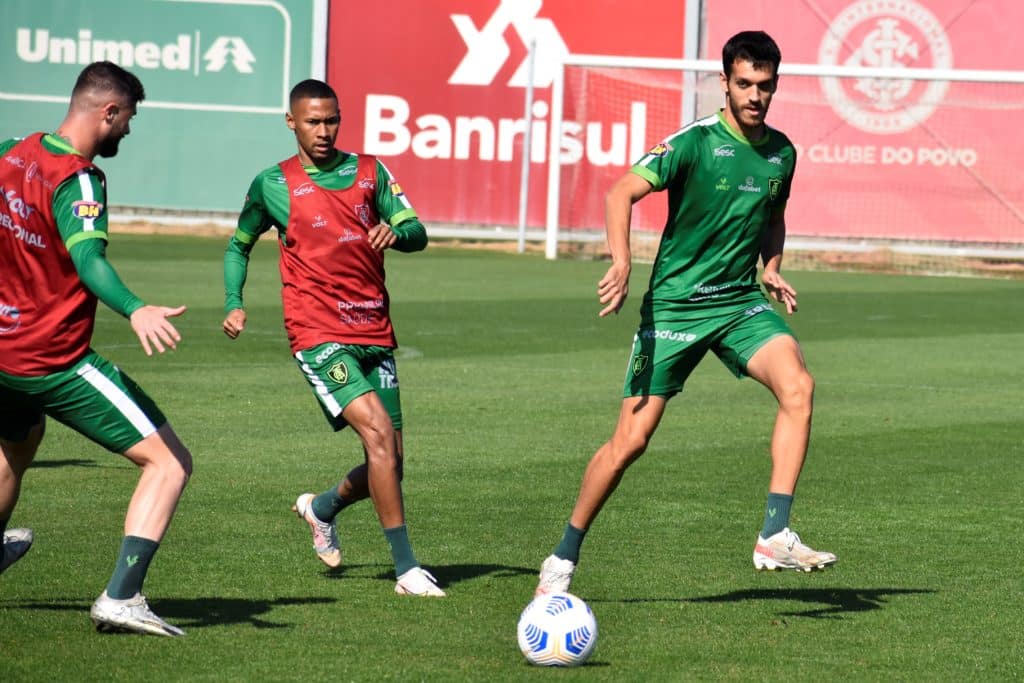 Em Porto Alegre, América-MG encerra preparação para embate frente ao Grêmio