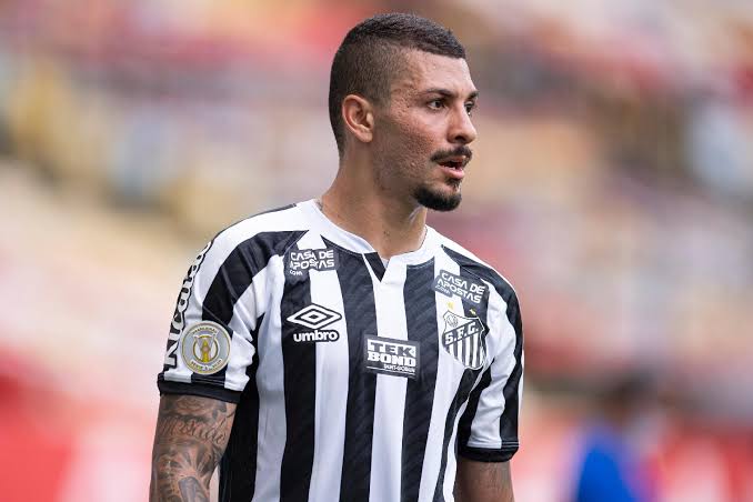 Diniz lamenta provável saída de Alison: “Vou levar para sempre”