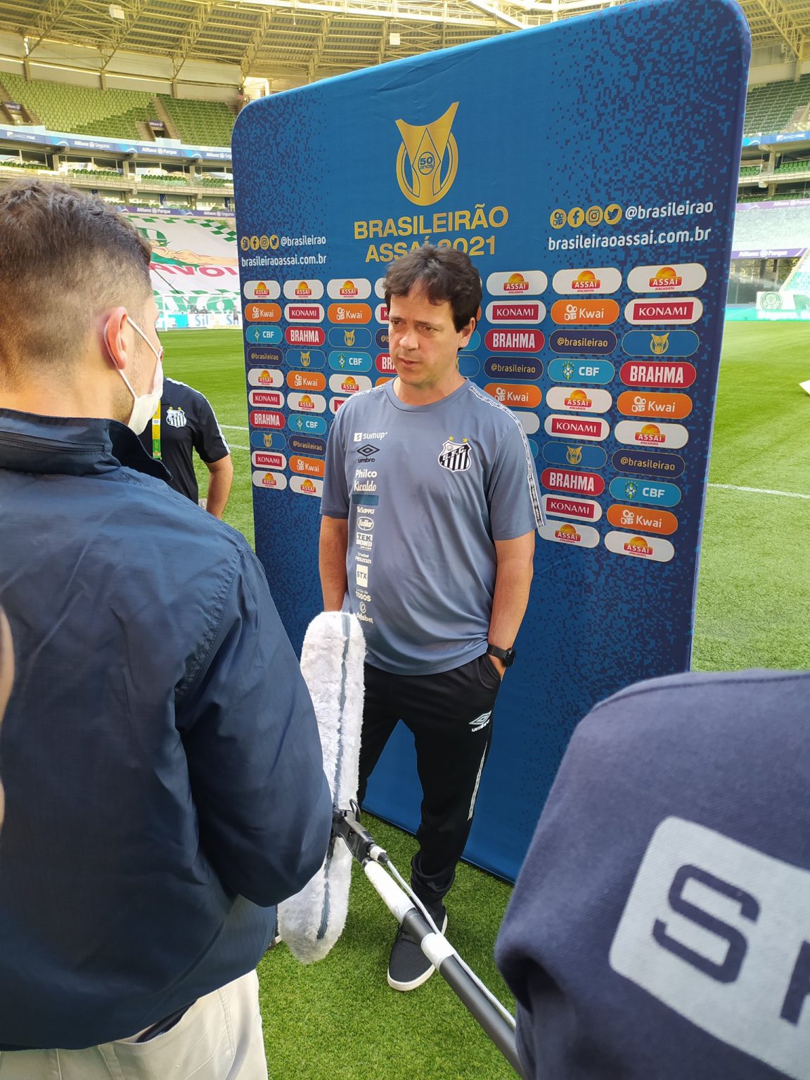 Diniz afirma necessidade de vencer também fora da Vila Belmiro