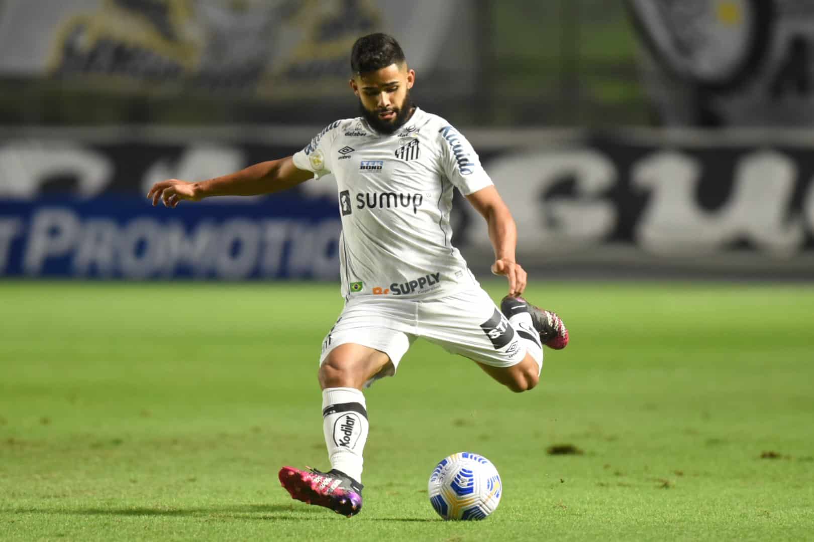 Diniz isenta falhas de Pará e Felipe Jonatan