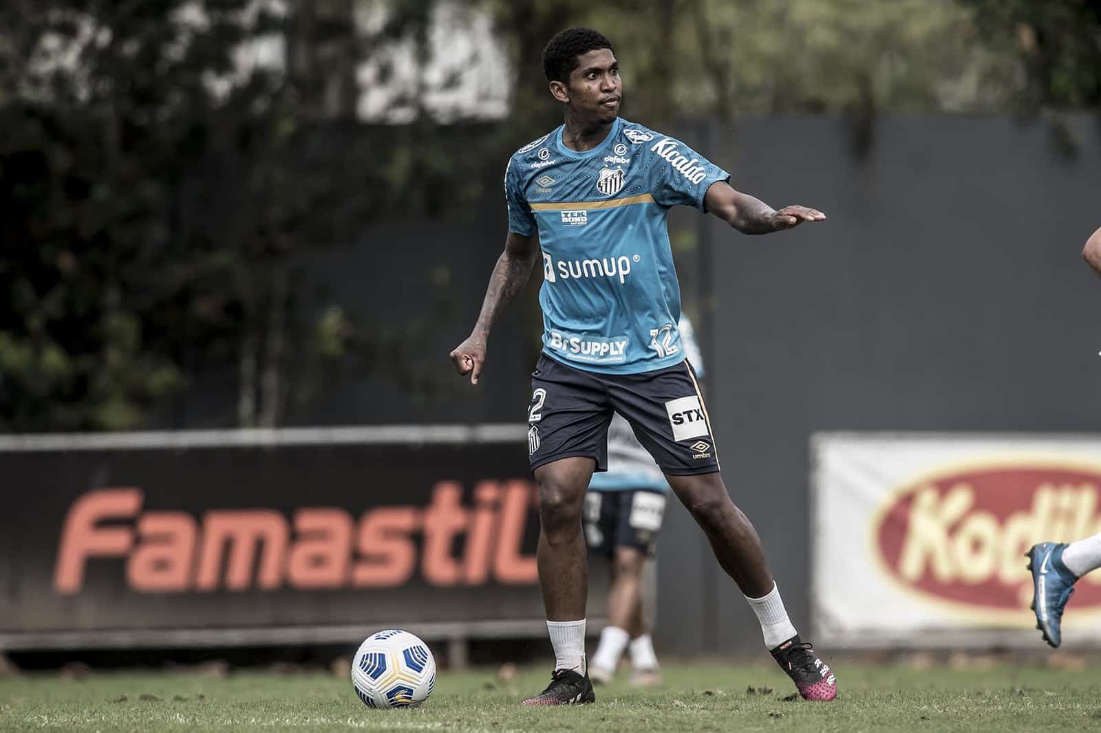 Raniel pode reestrear pelo Santos nesta terça-feira