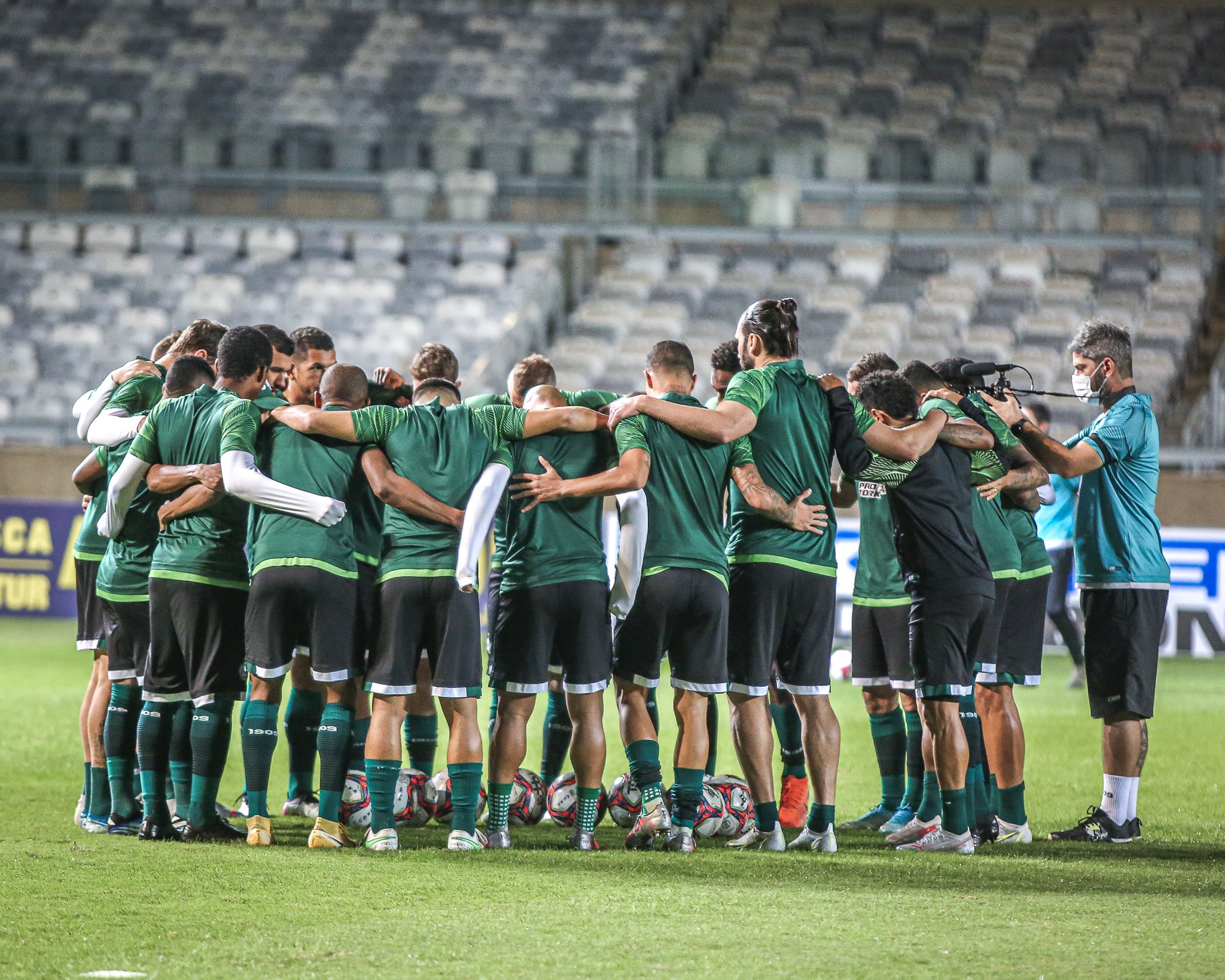 Coritiba enfrenta Vasco após sequência de 10 jogos em um mês