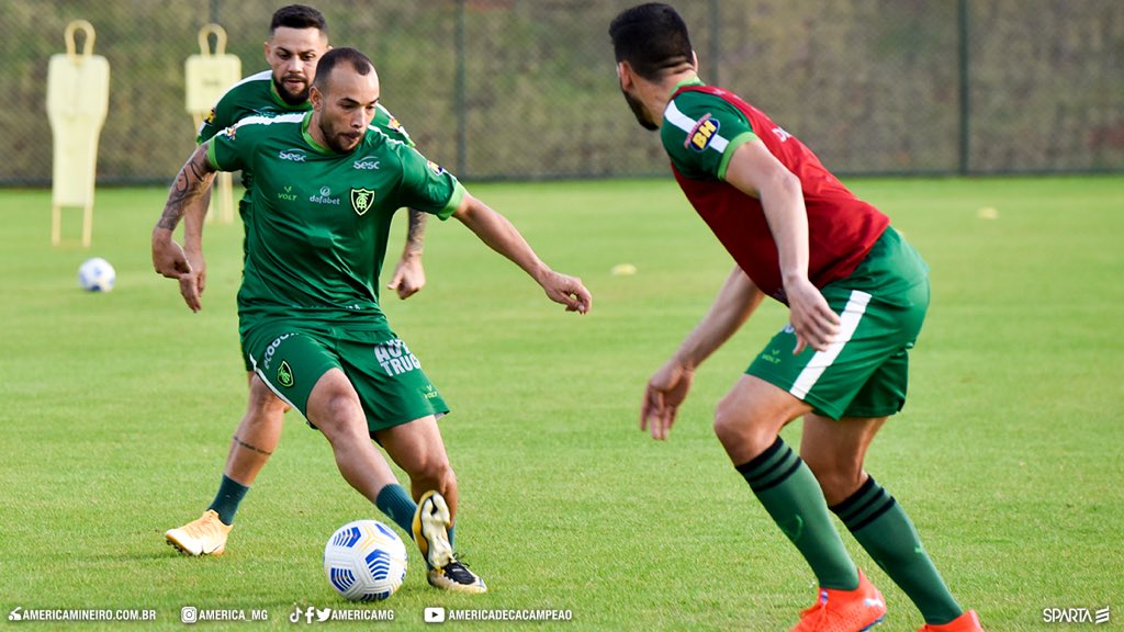 Com estudos e trabalho em campo, América-MG segue semana de treinos