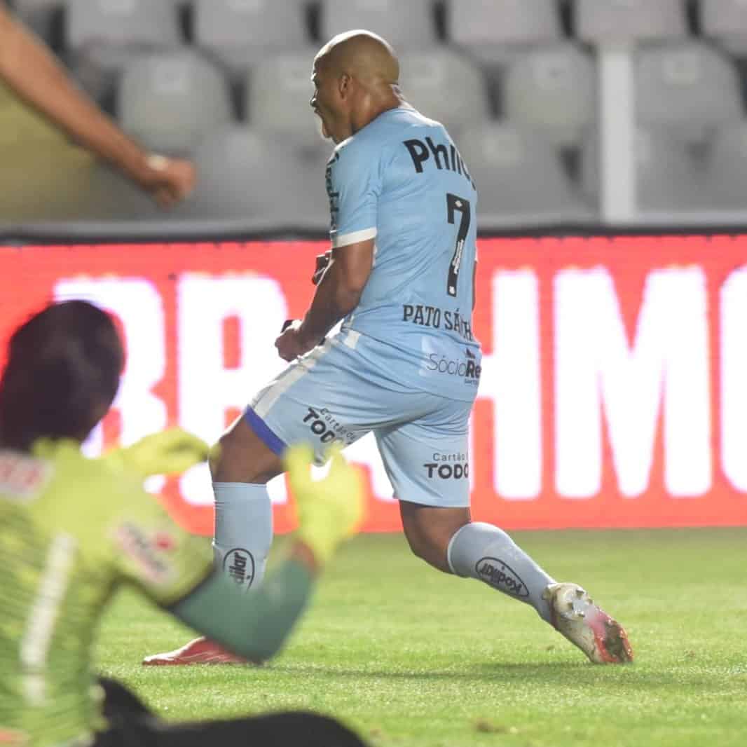 Carlos Sánchez se torna maior artilheiro estrangeiro do Santos