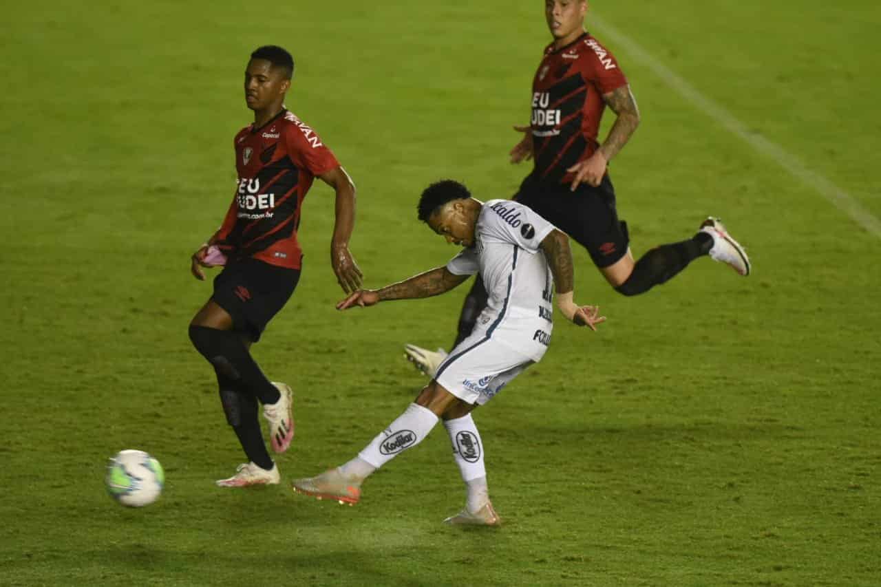 Santos nunca perdeu na Vila para Athletico no Brasileirão