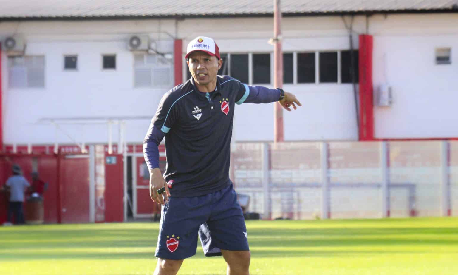Técnico do Vila Nova pontua falta de gol, mas garante: “Estamos tentando”