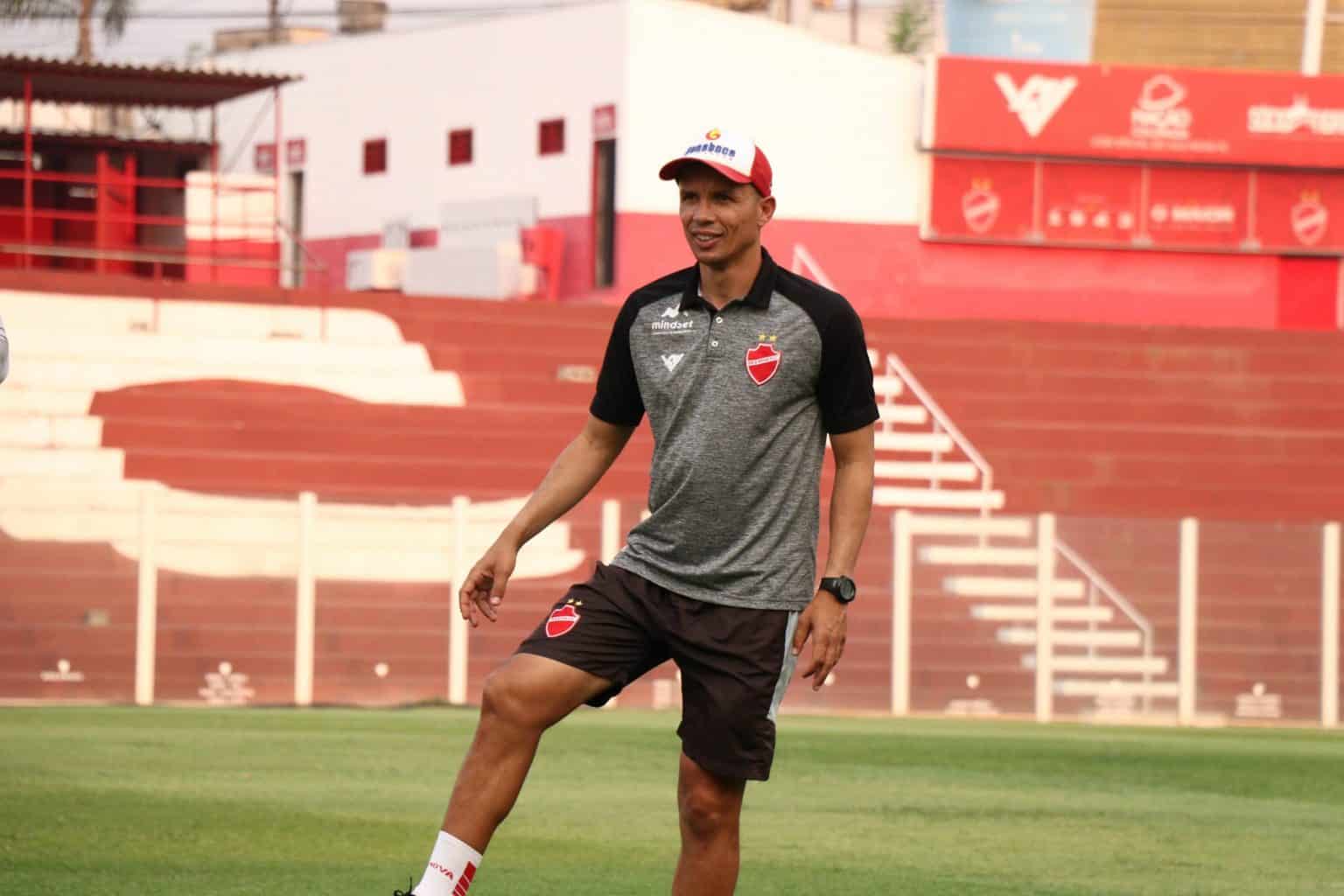 Técnico do Vila Nova projeta duelo e elogia CRB: “tem muita qualidade”