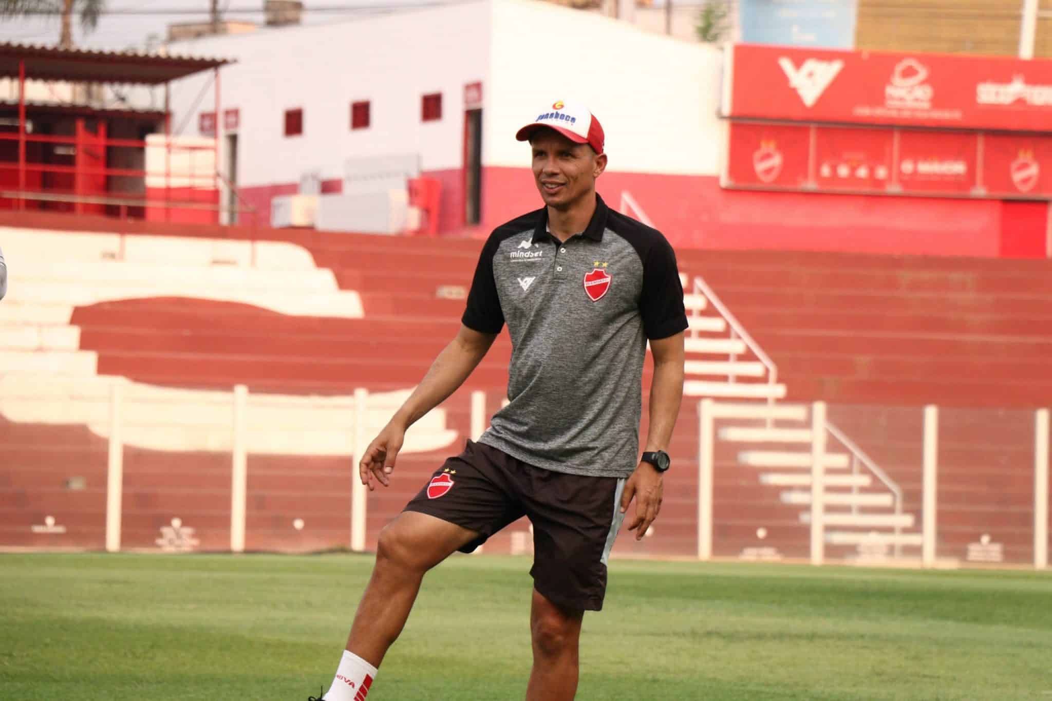 Técnico do Vila Nova projeta duelo e elogia CRB: “tem muita qualidade”