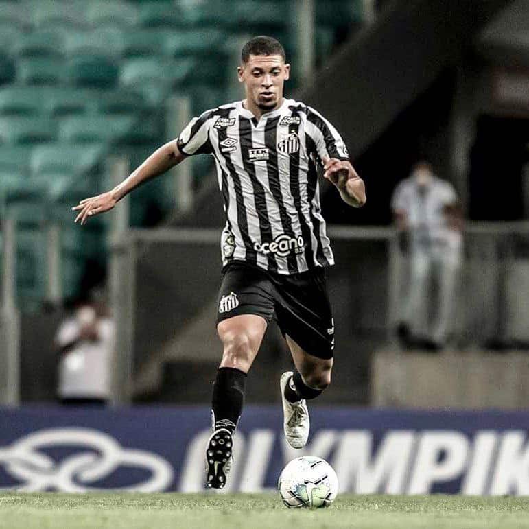 Alex Nascimento será emprestado ao Famalicão, de Portugal