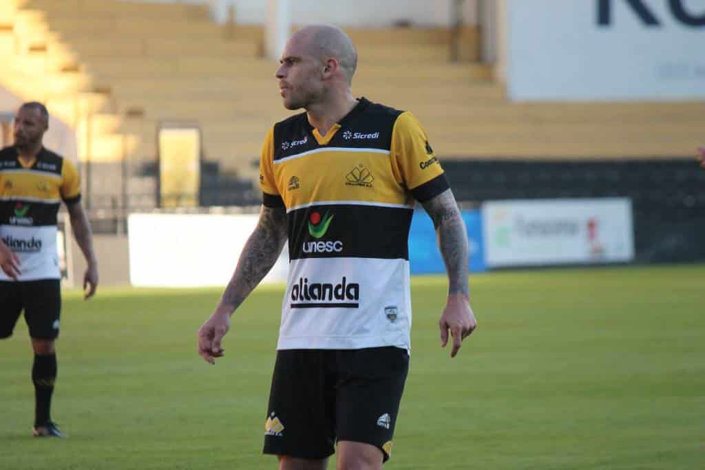 Silvinho estreia com o pé direito e ajuda Criciúma conquistar liderança do grupo B na Série C