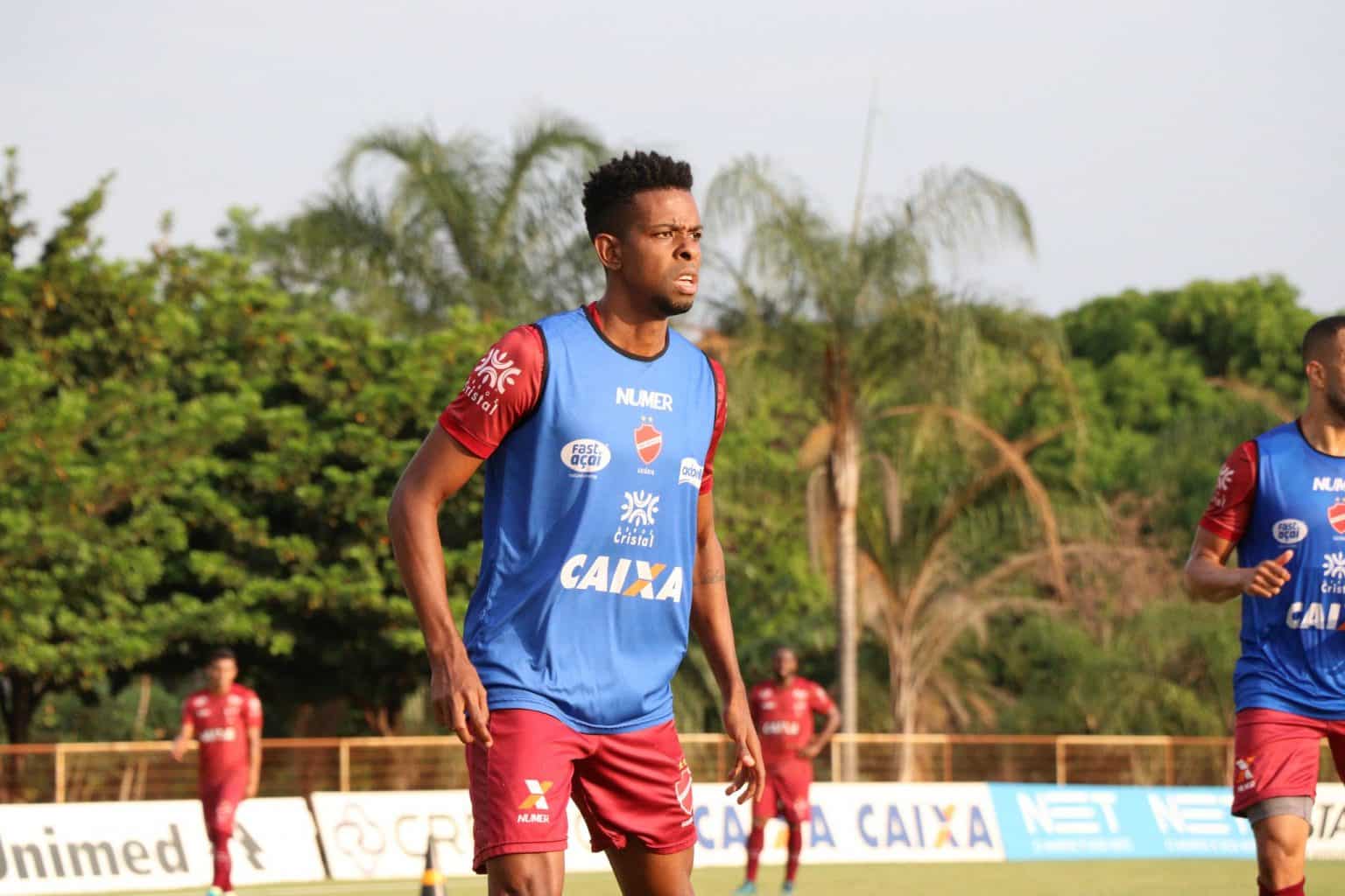 Vila Nova negocia com volante conhecido da torcida