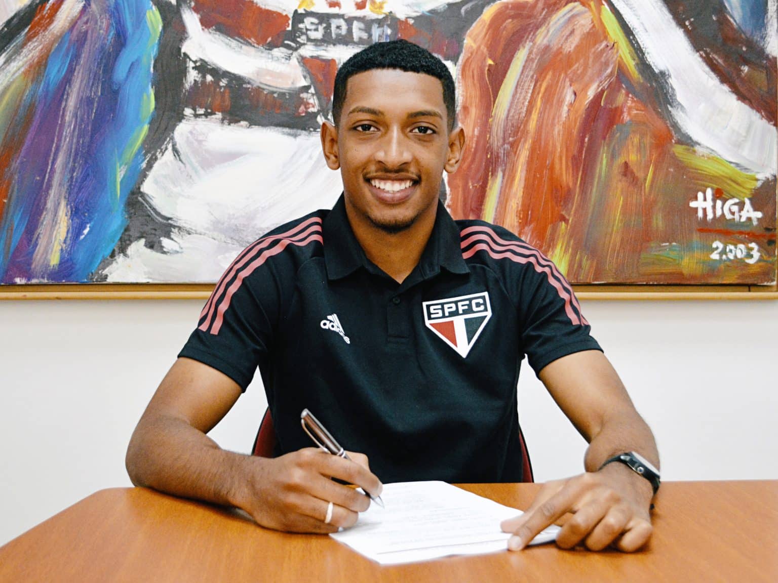 Talles Costa, joia de Cotia, renova com o São Paulo