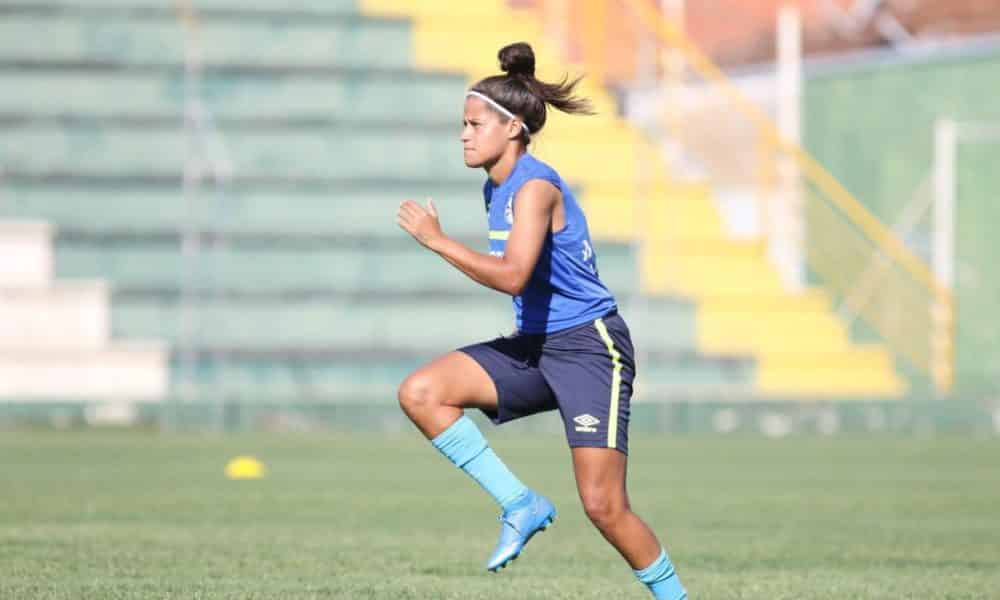 De olho no mata-mata, Laís Estevam destaca trabalho intenso no Grêmio para encarar o Palmeiras