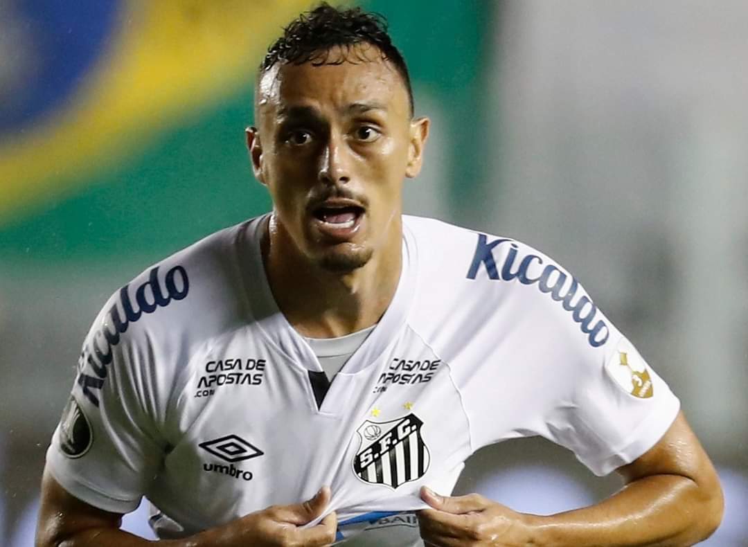 Pituca revela choro e vontade de ficar no Santos: “Vende outro e me deixa ficar”