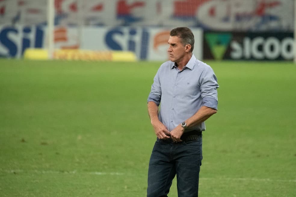 Mancini reconhece esforço do América-MG no mercado e fala sobre as lesões