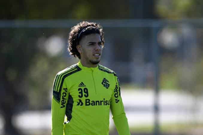 Fluminense fecha acordo com volante do Internacional