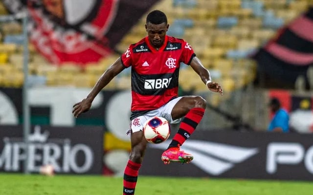 Chapecoense atrás de atleta do Flamengo para se salvar no Brasileirão