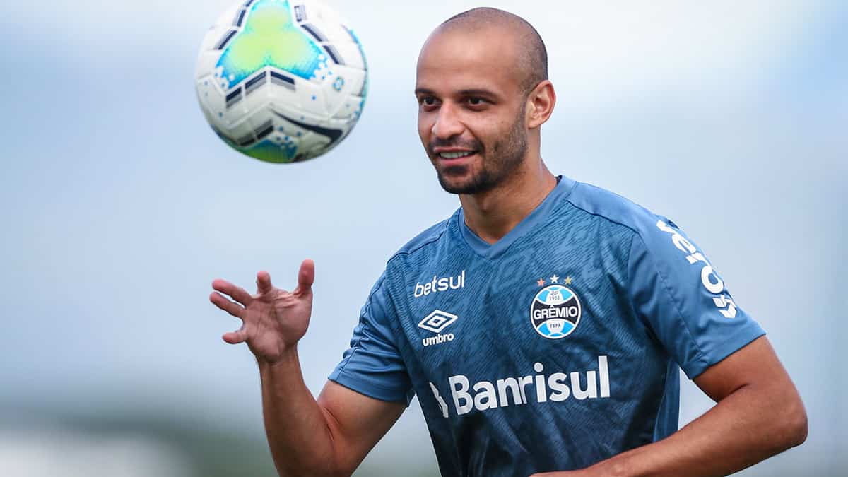 Grêmio aceita proposta e encaminha venda de meia