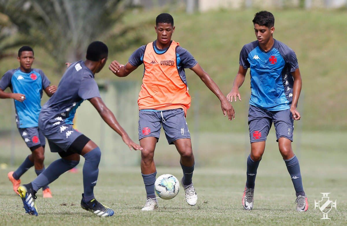 Vasco passa por reformulação na categoria de base