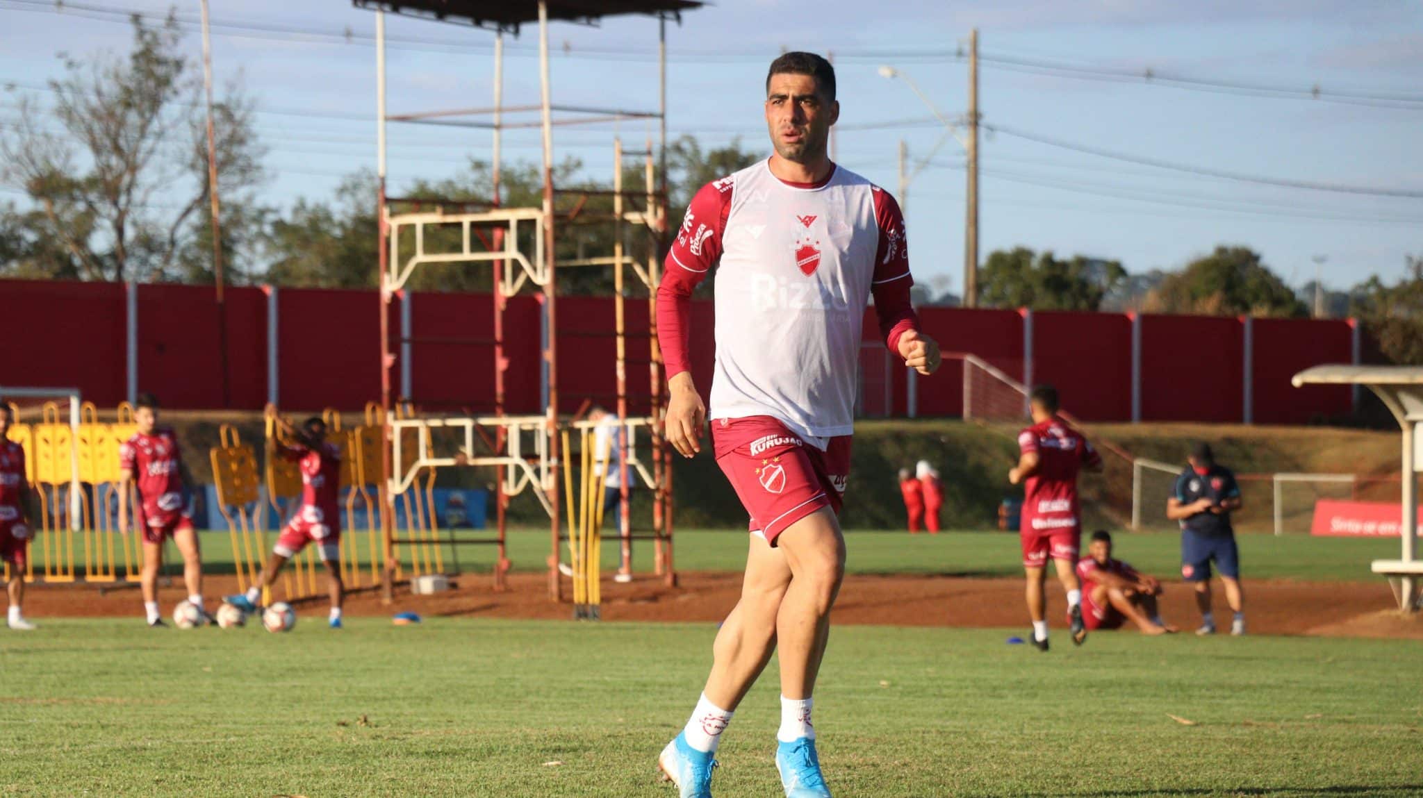 Vila Nova muda esquema tático para enfrentar Cruzeiro