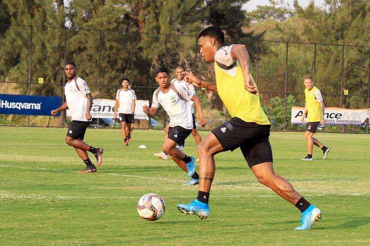 Com salários atrasados jogadores da Ponte Preta anunciam que não darão entrevistas