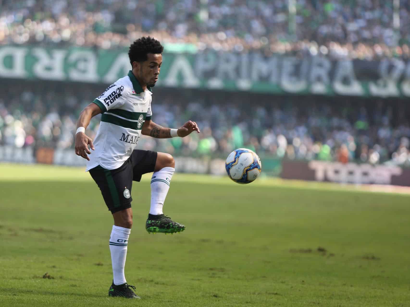 Rafinha quebra marca e se iguala a Dirceu Krüger no Coritiba