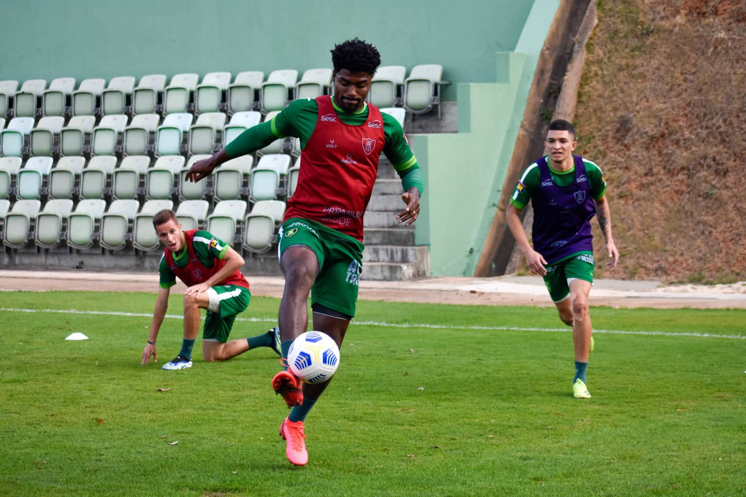 América segue preparação para 15ª rodada do Brasileirão; Alê fala sobre fase do time