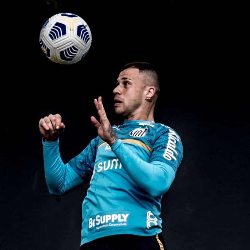 Jobson projeta retorno aos gramados e afirma: “Hoje me sinto mais forte”