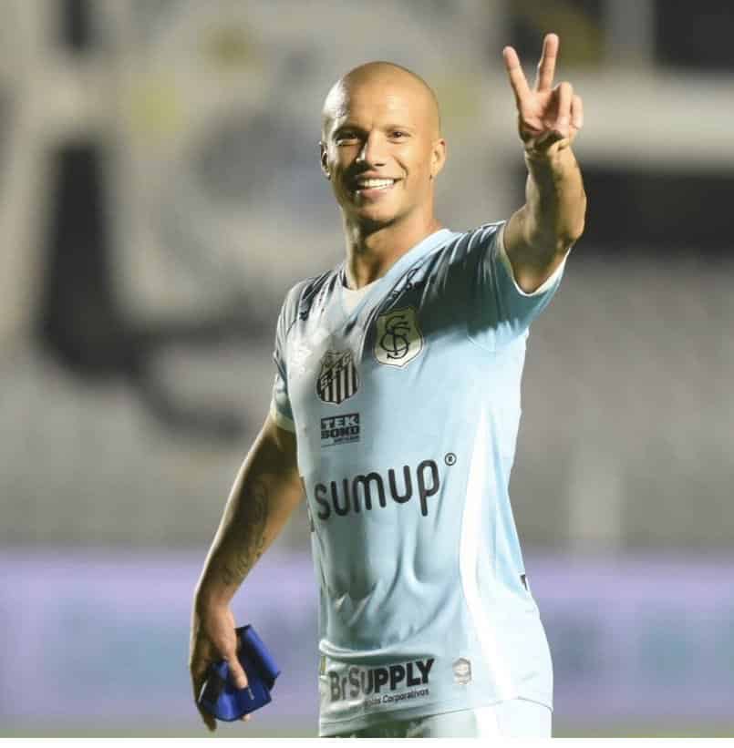 Sánchez pede desculpas por reclamação ao fim do jogo