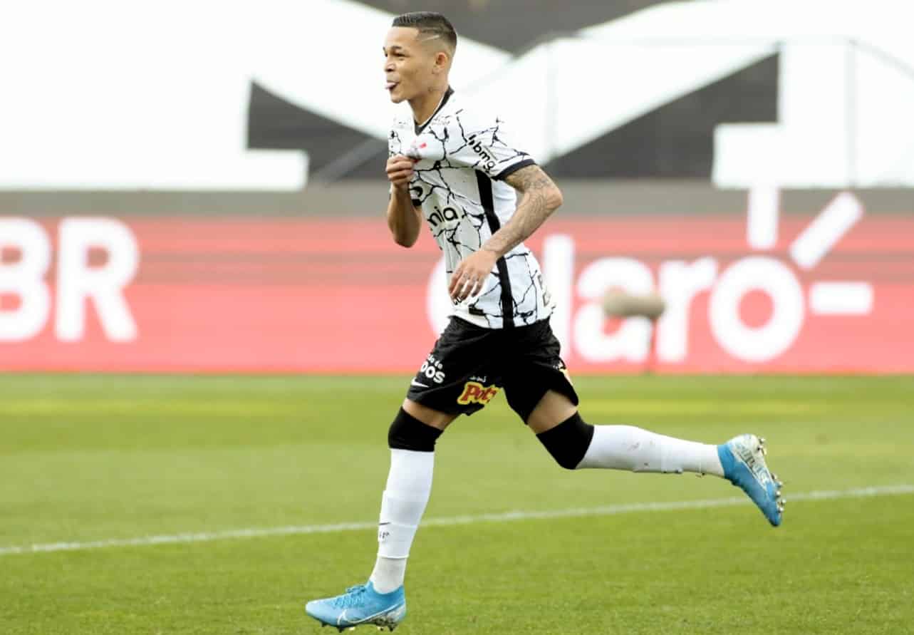 Sylvinho elogia qualidade de Adson no Corinthians: ” Vive um processo de maturação”